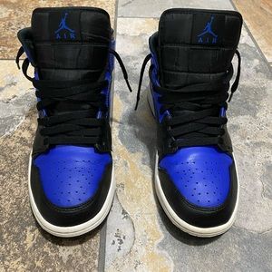 Jordan 1 mid ‘Hyper Royale’